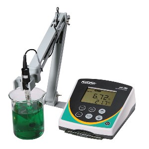 pH 700 Benchtop Meter from Oakton