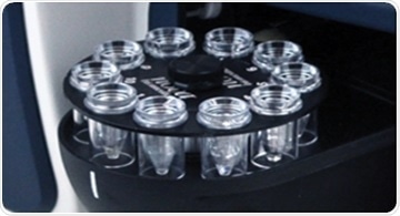 A 10-position sample tray accommodates serum, plasma, urine, and dialysate samples.