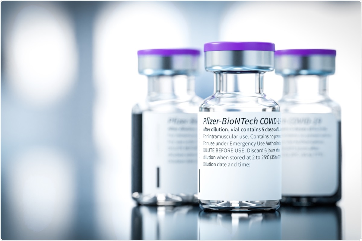 Study: Protection following BNT162b2 booster substantially exceeds that of a fresh 2-dose vaccine: a quasi-experimental study. Image Credit: guteksk7 / Shutterstock.com