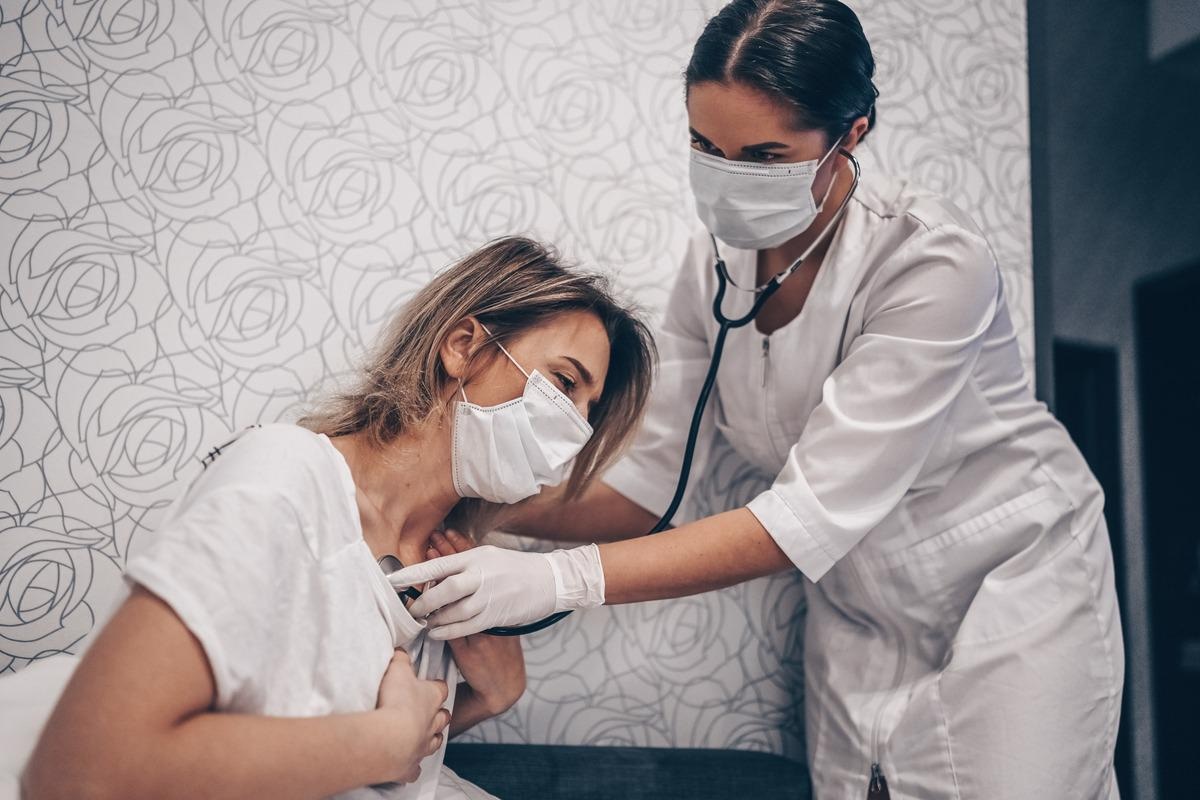 Study: Factors influencing COVID-19 Infection in older individuals: History of Alcohol Use Disorder, Major Depressive illness, genetic variation and current use of alcohol. Image Credit: Alina Troeva/Shutterstock