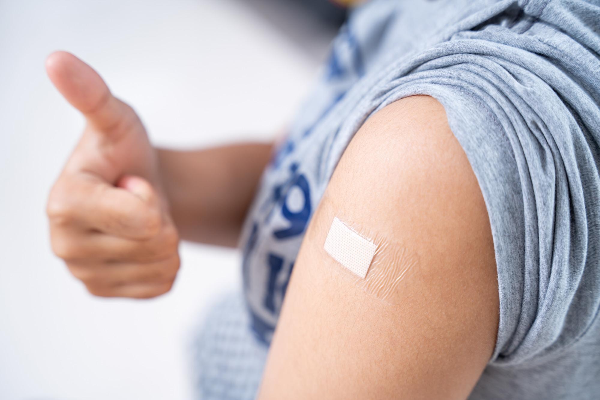 Study: REACT-1 round 15 final report: Increased breakthrough SARS-CoV-2 infections among adults who had received two doses of vaccine, but booster doses and first doses in children are providing important protection. Image Credit: Tong_stocker / Shutterstock