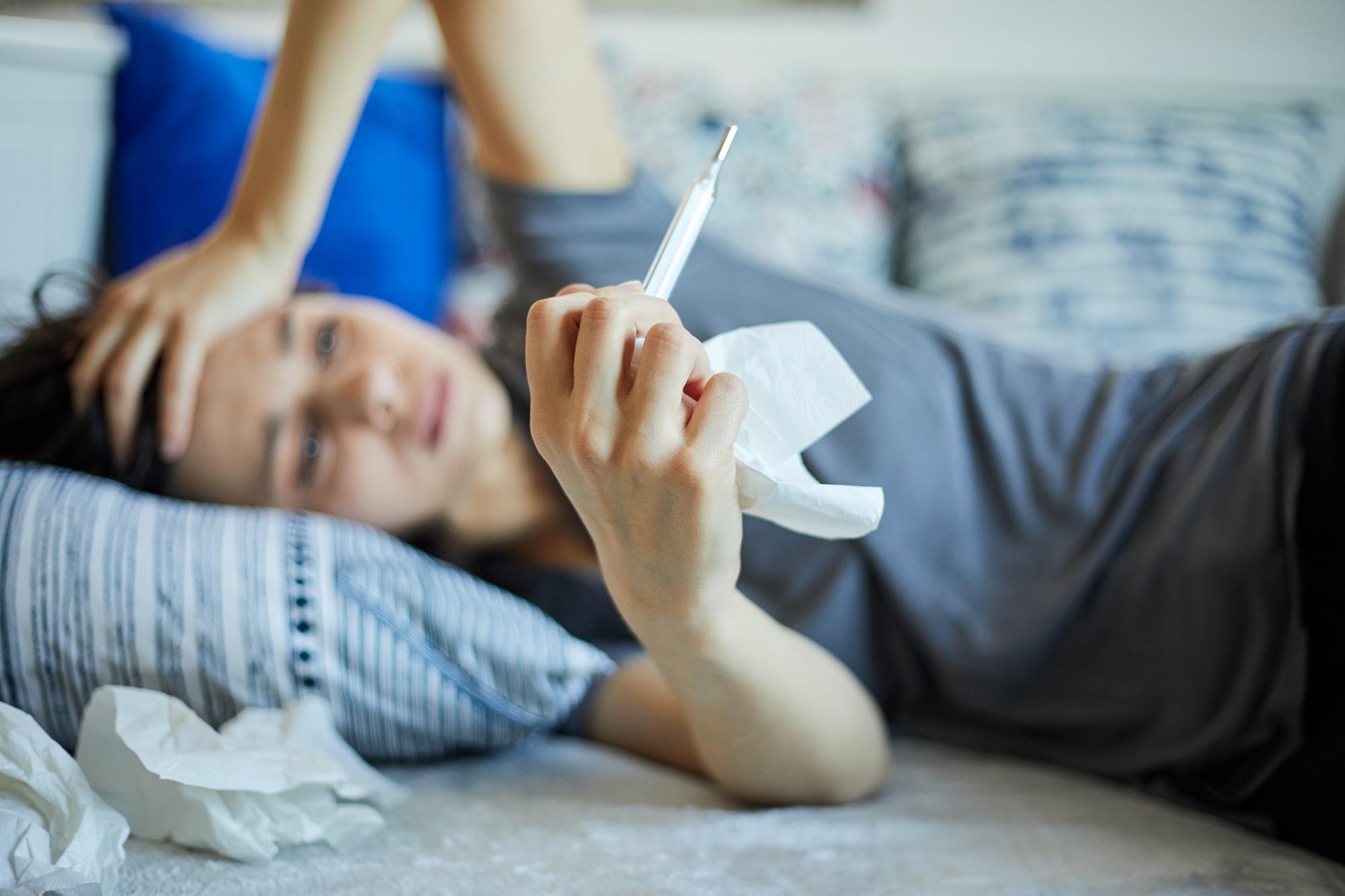 Study: Symptom profiles of community cases infected by influenza, RSV, rhinovirus, seasonal coronavirus, and SARS-CoV-2 variants of concern. Image Credit: KitjaKitja/Shutterstock.com