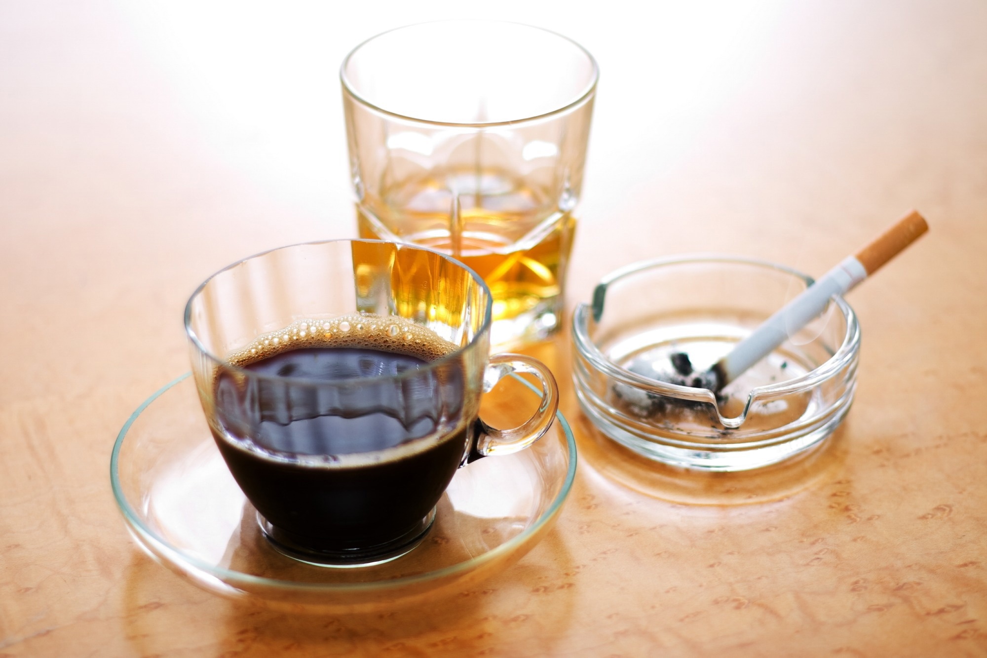 Study: The Causal Association between Alcohol, Smoking, Coffee Consumption, and the Risk of Arthritis: A Meta-Analysis of Mendelian Randomization Studies. Image Credit: Szasz-Fabian Jozsef/Shutterstock.com