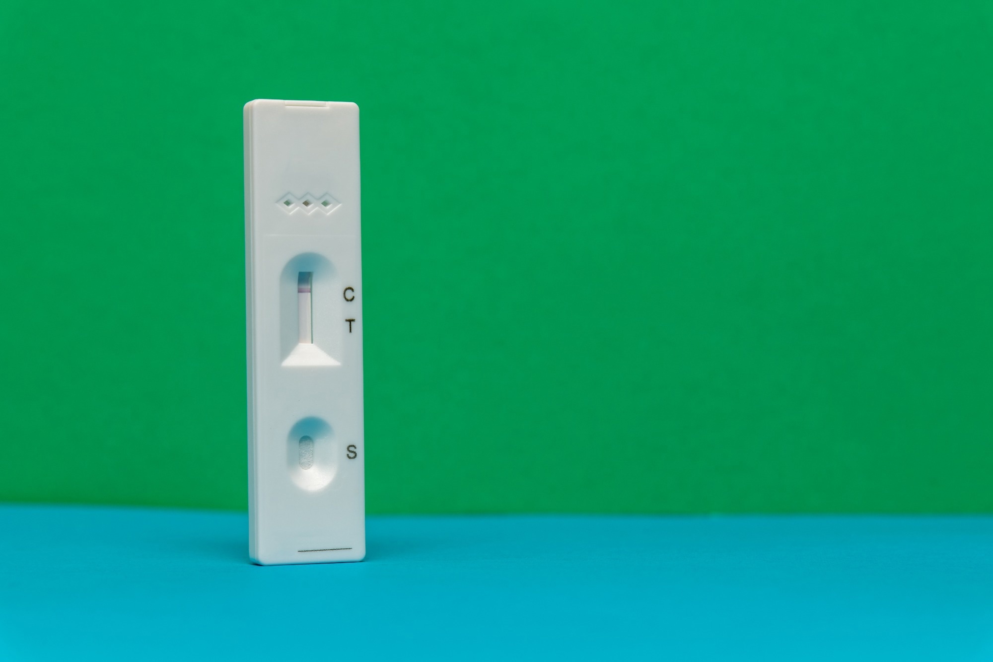 Study: COVID-19 point-of-care tests can identify low-antibody individuals: In-depth immunoanalysis of boosting benefits in a healthy cohort. Image Credit: steved_np3/Shutterstock.com