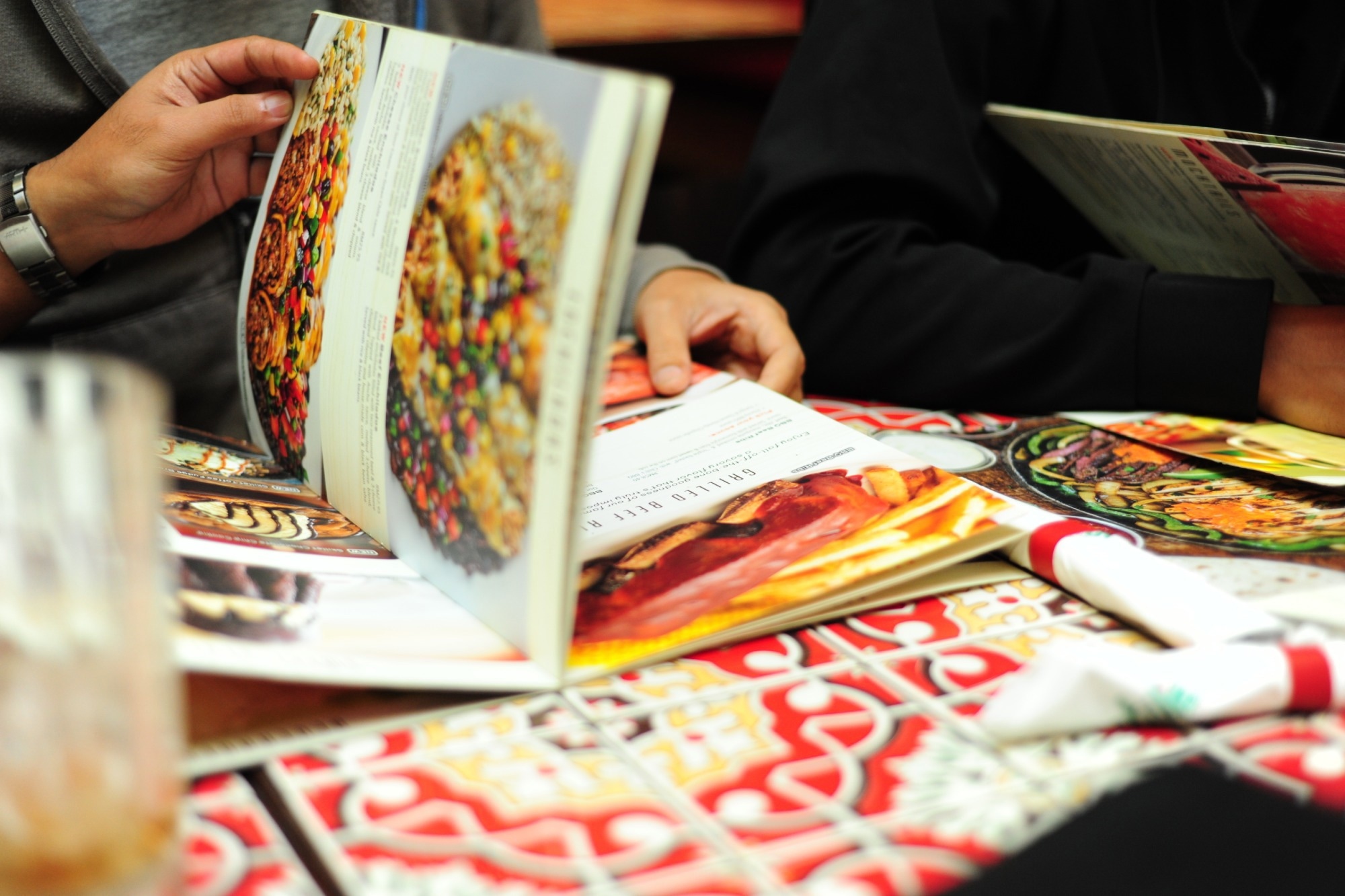 Study: Evaluating the association between the introduction of mandatory calorie labelling and energy consumed using observational data from the out-of-home food sector in England. Image Credit: faizol musa / Shutterstock