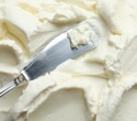 High-fat cheese and cream consumption links to lower dementia risk over 25 years