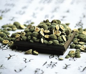 New research reviews hint that traditional Chinese medicines may be helpful in treating side effects of chemotherapy and symptoms of flu. For now, however, the findings remain more tantalizing than conclusive.